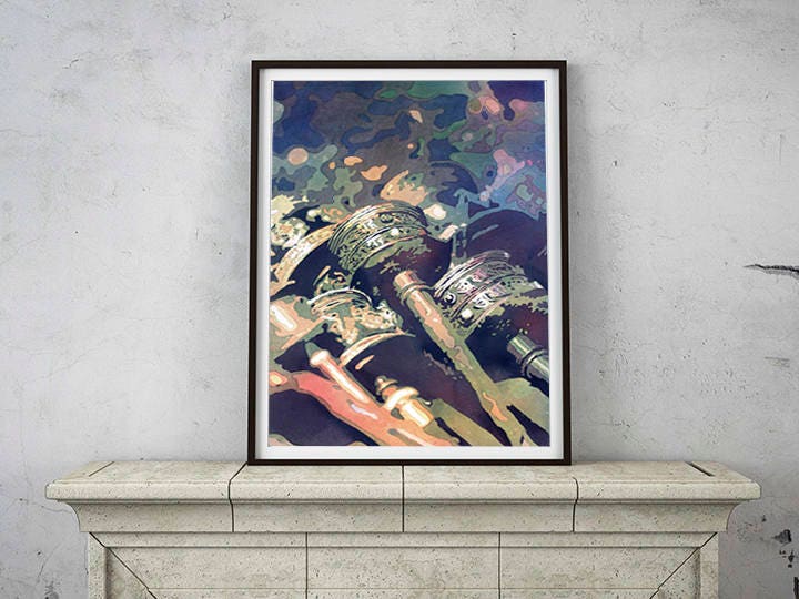 Ruedas de oración budistas sobre la mesa en el mercado de Katmandú, Nepal, Ruedas de oración pintura artística Nepal Budismo arte acuarela (impresión)