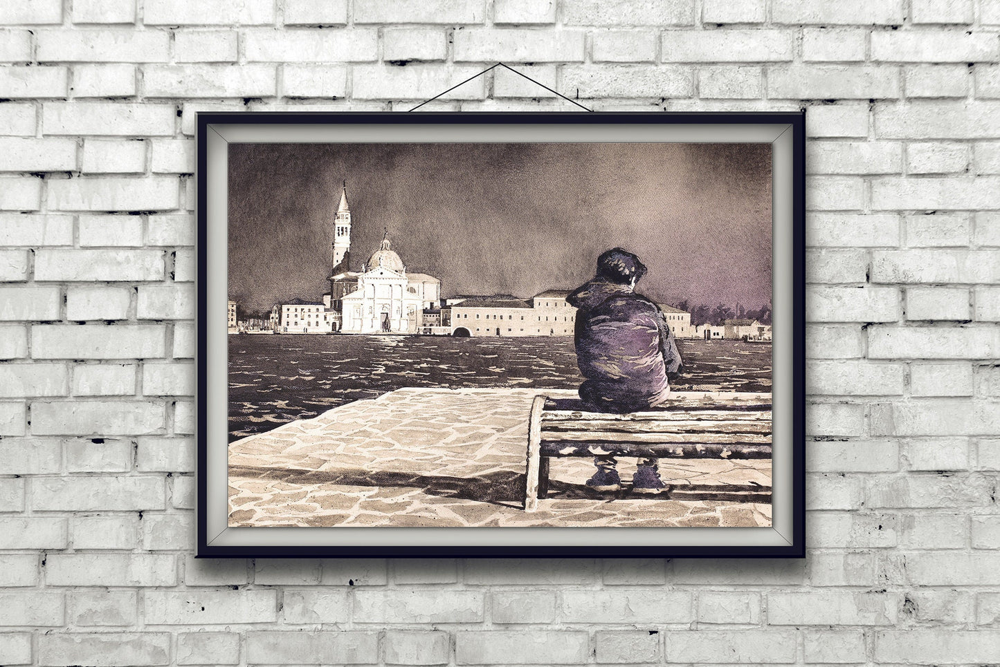 Obra de arte de Venecia, Italia. Niño sentado en un banco frente a la Iglesia de San Giorgio Maggiore en Venecia, Italia. Obra monocromática en blanco y negro Italia (impresión)