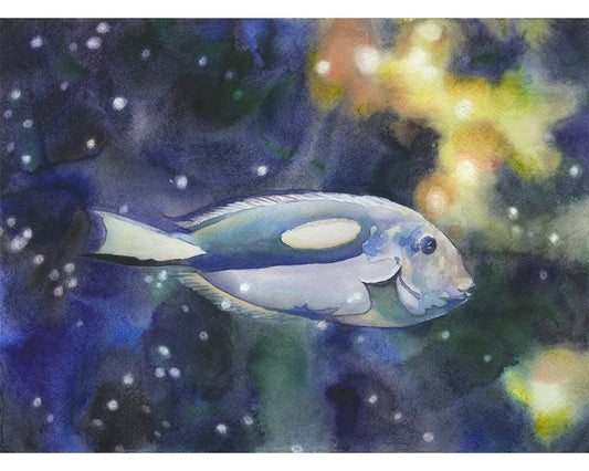 Pez azul nadando en el océano. Pintura de acuarela decoración de peces obras de arte del océano. Arte de peces azul océano animal tang nadando arte náutico (impresión)